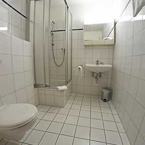 Zimmer mit zwei Einzelbetten